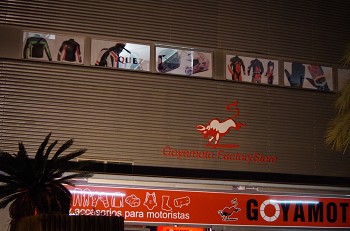 Goyamoto-Kangroute en parque Montigalá Badalona, tu tienda motera con zona OUTLET