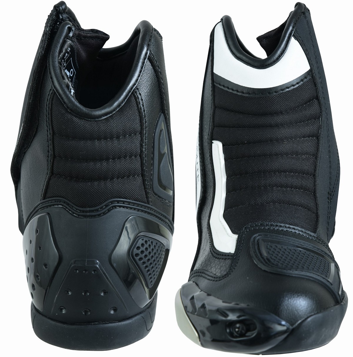 BOTAS DE MOTO CARRETERA ESTILO DEPORTIVO CAÑA CORTA IMPERMEABLES Y TRANSPIRABLES CON HOMOLOGACIÓN CE Y EPI BOTAS DE MOTO CARRETERA ESTILO DEPORTIVO CAÑA CORTA IMPERMEABLES Y TRANSPIRABLES CON HOMOLOGACIÓN CE Y EPI