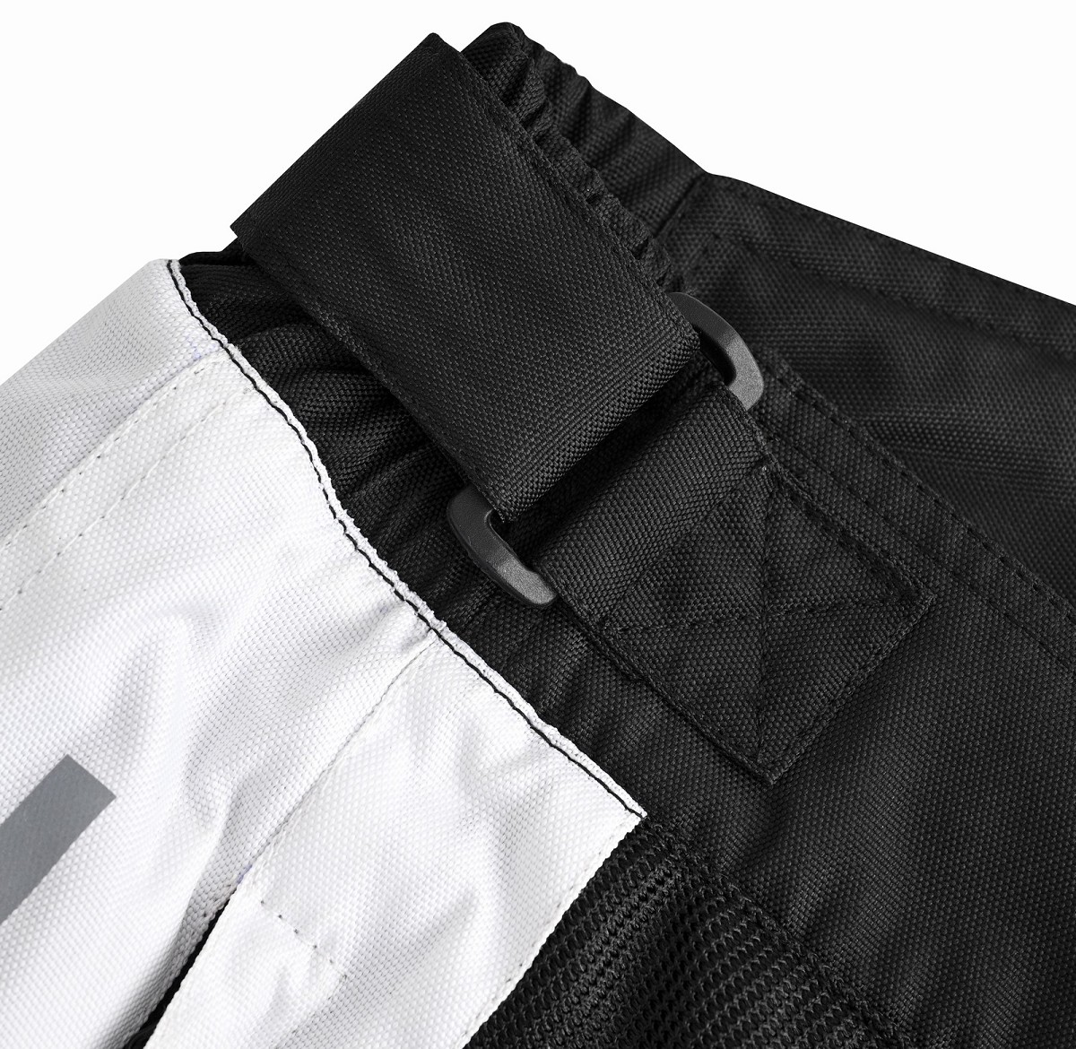 PANTALÓN DE MOTO DE VERANO PARA MUJER, PERFORADO, CON PROTECCIONES CE Y FORRO IMPERMEABLE DESMONTABLE. PRENDA CERTIFICADA CE CLASE AA PANTALÓN DE MOTO DE VERANO PARA MUJER, PERFORADO, CON PROTECCIONES CE Y FORRO IMPERMEABLE DESMONTABLE. PRENDA CERTIFICADA CE CLASE AA